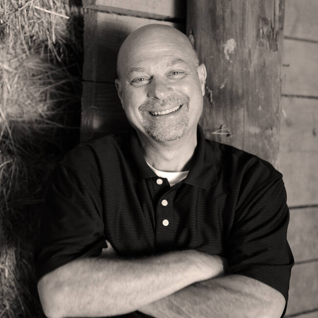 Steve Beecham: Author of “Bass-­‐Ackward Business” -“The Power of Helping without Hustling”.