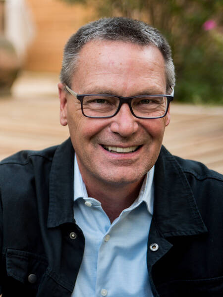 Steve Thomas | Helping People Navigate the Complexities of Human Weirdness