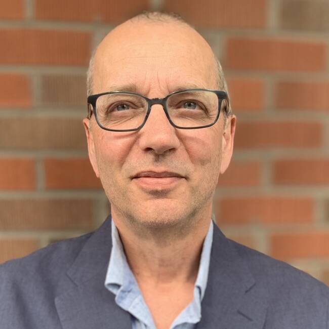 Premiere Speakers Bureau, Kevin Davies
