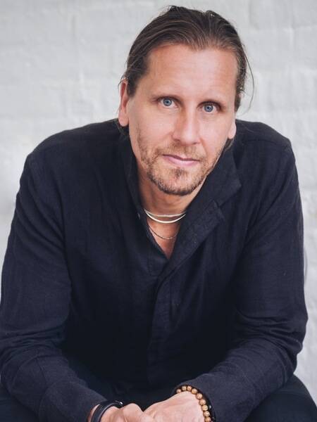 Beau Lotto | Neuroscientist and 3-time main stage TED speaker and CEO/Founder of Multiple Startups