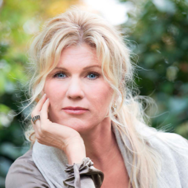 Premiere Speakers Bureau, Marga Hoek