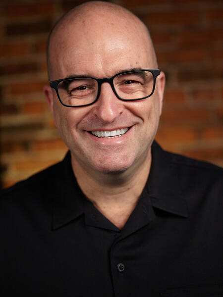 Greg Bennick | Global keynote speaker, Interactive comedian, Event Emcee & Host 