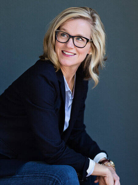 Bronwyn Saglimbeni | Communication Coach, Speaker, Writer, Podcast Host