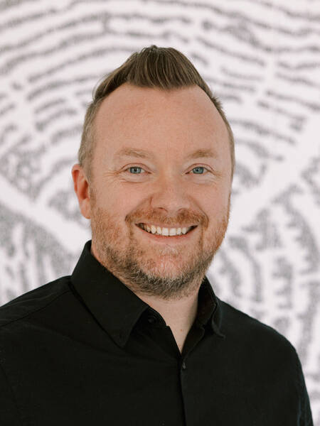 Premiere Speakers Bureau, Phil Hansen