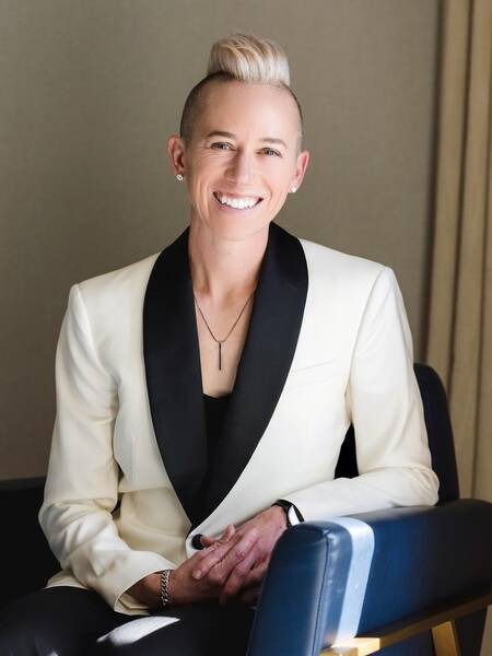 Joanna Lohman | Global Keynote Speaker and Performance Ignitor. Member of the USWNT and Former Professional Soccer Player