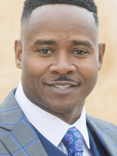 Ray McElroy | Team Chaplain for the Chicago Bears, Former NFL Player, Keynote and Motivational Speaker