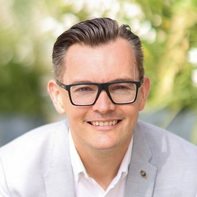 Premiere Speakers Bureau, James Hewitt