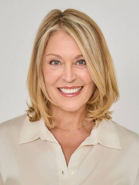 Colette Carlson | Hall of Fame keynote speaker and human behavior expert who transforms relationships through the power of connected conversation