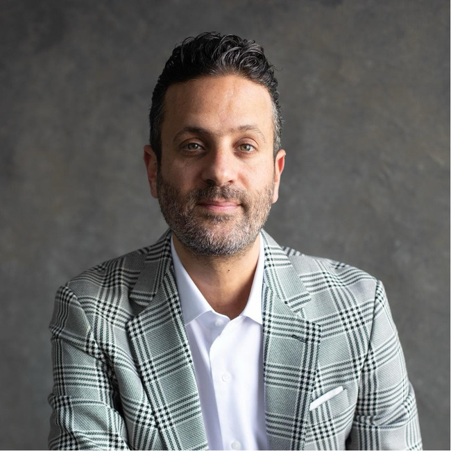 Premiere Speakers Bureau, Nir Hindie