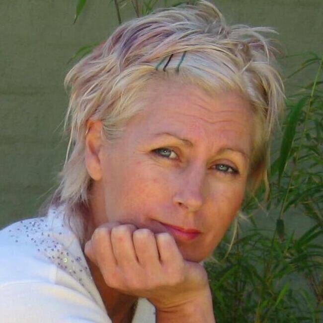 Premiere Speakers Bureau, Molly Carlile